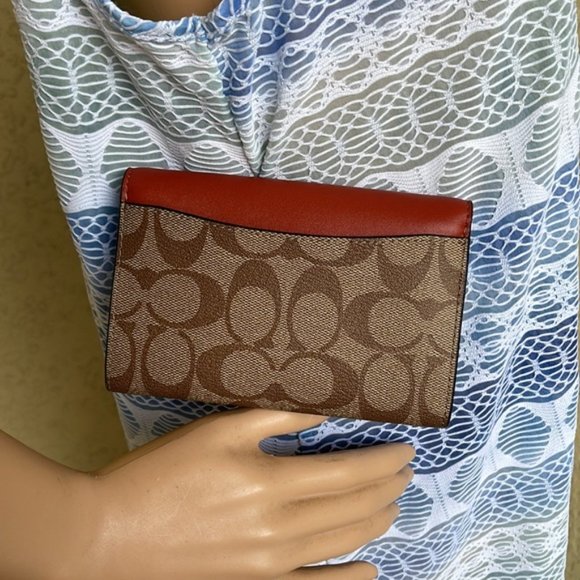 Coach Kleo Wallet In Signature Canvas Khaki Multi - Picture 13 of 16